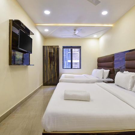 Hotel Deluxe Mumbai Exterior photo