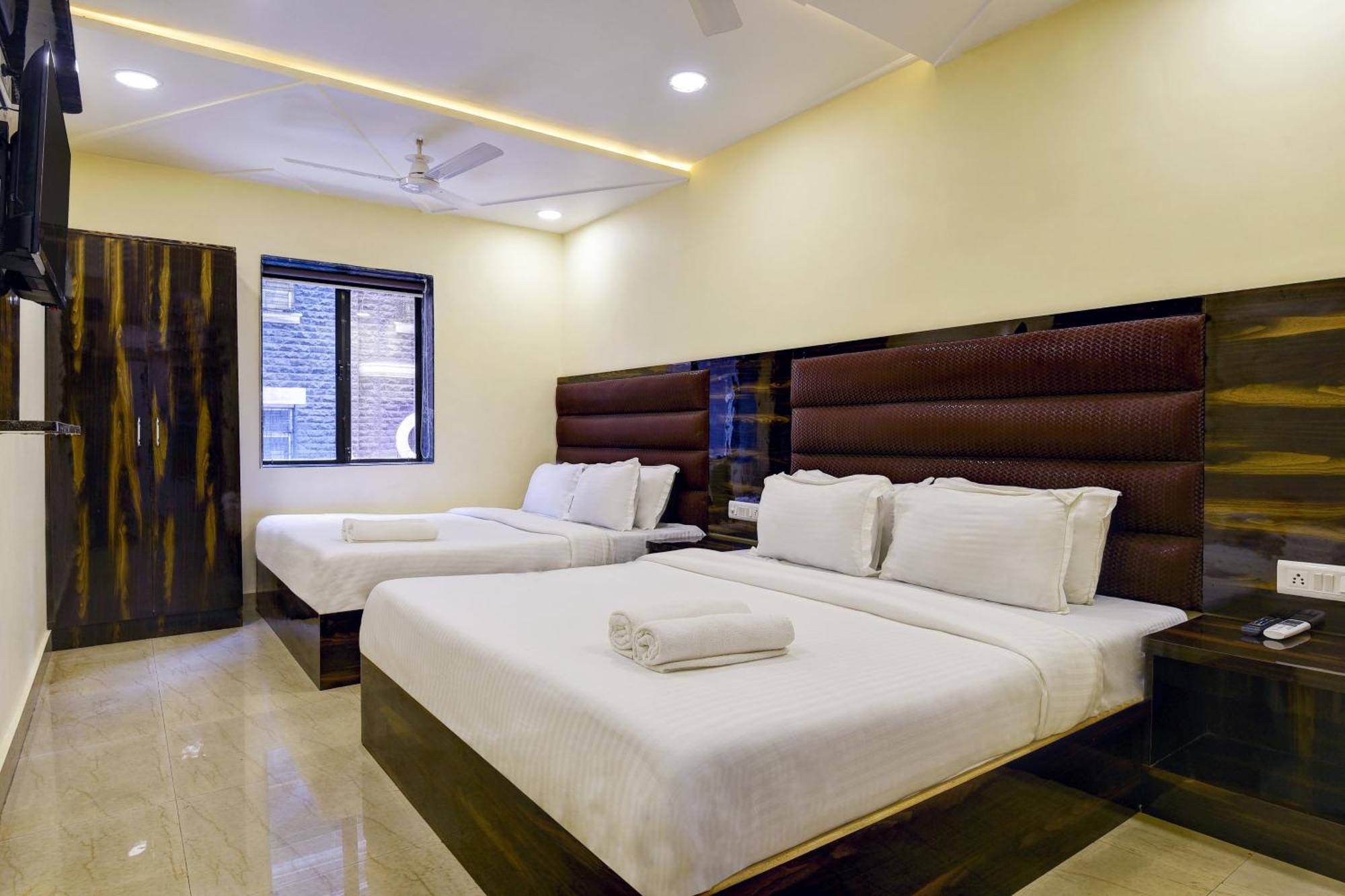Hotel Deluxe Mumbai Exterior photo