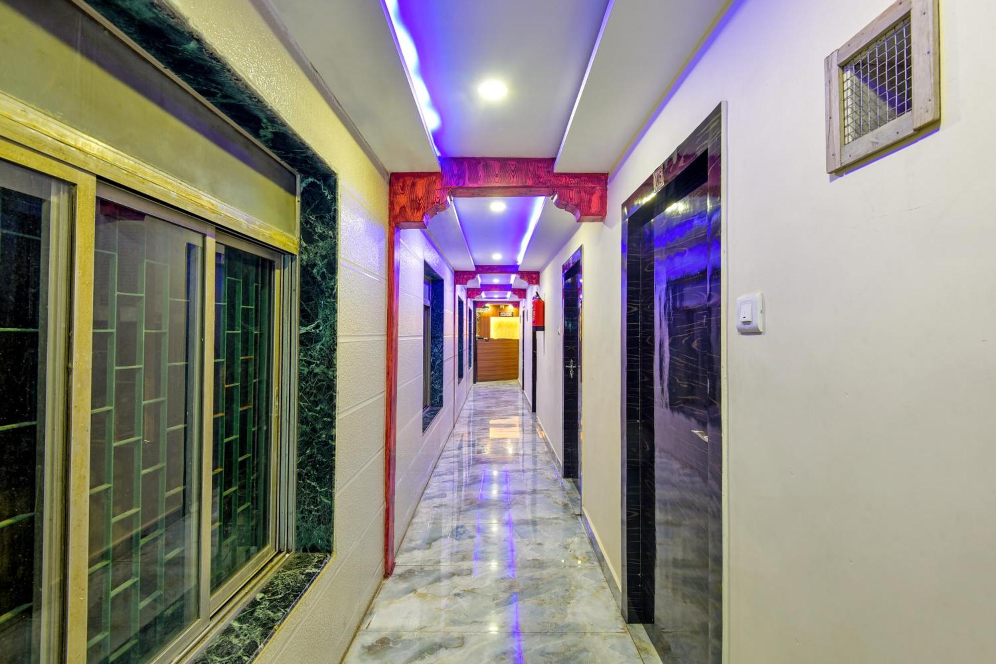 Hotel Deluxe Mumbai Exterior photo